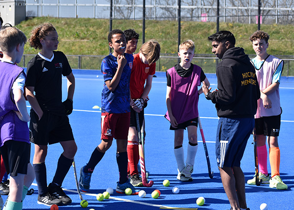 altruism-hm older player coaching younger hockey players